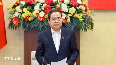 "إثارة روح التضامن والانضباط والإبداع بقوة في لجنة الحزب بالجمعية الوطنية"