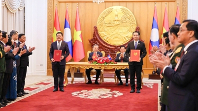 Vietnã e Laos assinam memorando de entendimento sobre desenvolvimento da cadeia industrial.