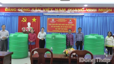 The Provincial Fatherland Front Committee presented 13 water tanks to the people.