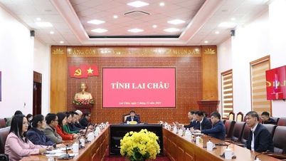 Petunjuk untuk meninjau dan menstandardisasi semua prosedur administrasi di 3 tingkat pemerintahan