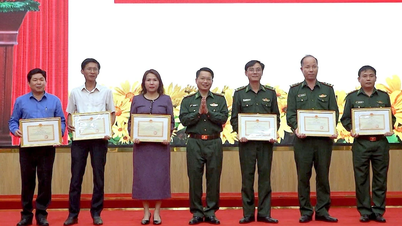 Reconocimiento a 5 colectivos y 10 personas con logros destacados en la propaganda y difusión de la Ley de Fronteras de Vietnam