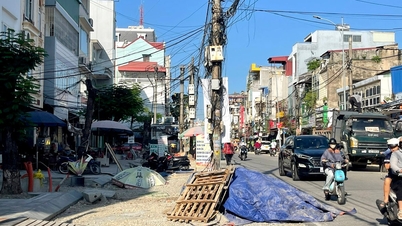 Parkir dilarang di Jalan Le Loi.
