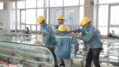 Tapak pembinaan projek utama semakin pantas.