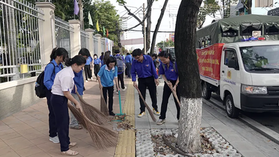 Delegația districtului Ninh Kieu participă la salubrizarea mediului și înfrumusețarea urbană