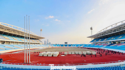 Imagens recentes do Estádio My Dinh em reforma.