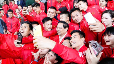 الوفد الرياضي الفيتنامي يعزز الثقافة من خلال الأزياء التنافسية في دورة ألعاب جنوب شرق آسيا 33