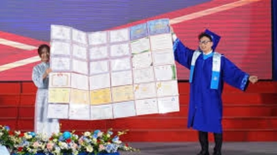 «گنجینه» دانشجوی ممتاز دانشگاه فناوری شهر هوشی مین در مراسم فارغ‌التحصیلی غوغا به پا کرد