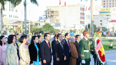 Une délégation du Comité du Front de la Patrie du Vietnam de la ville de Da Nang a offert de l'encens en mémoire des martyrs héroïques.