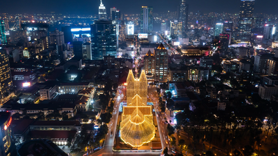 1.000 km lampu LED menerangi Katedral Notre Dame pada musim Natal ini