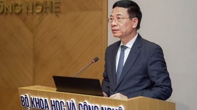 प्रौद्योगिकी प्रशासनिक कार्य को कम करके कम्यून अधिकारियों को लोगों के करीब लाती है