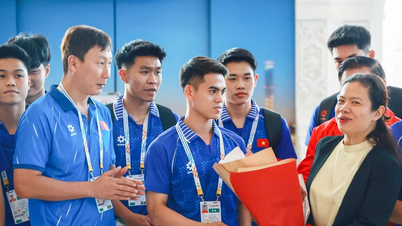 يصل منتخب فيتنام تحت 22 عامًا إلى تايلاند، استعدادًا للمشاركة في دورة ألعاب جنوب شرق آسيا 33