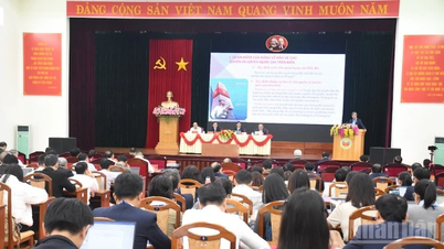 Opening van de Nationale Wetenschappelijke Conferentie "Strijd om de zee- en eilandsoevereiniteit van Vietnam te beschermen gedurende 40 jaar renovatie (1986-2026)"