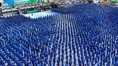 A 60 000 diák által bemutatott Vovinam harcművészeti előadás kettős világ- és vietnami rekordot döntött.