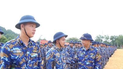 Regiunea Navală 4 răspunde „Campaniei Quang Trung” pentru a ajuta oamenii să construiască și să repare case după inundații