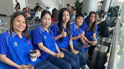 Pemain sepak bola wanita Vietnam bersinar di bandara