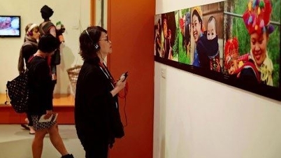 الصناعات الثقافية العالمية في العصر الرقمي والذكاء الاصطناعي: الفرص والتحديات والإجراءات السياسية