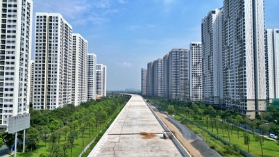 Vista aérea da Rodovia Circular 3 sobre áreas urbanas na cidade de Ho Chi Minh antes de sua abertura ao tráfego.