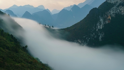 Dien Bien بادل کے شکار کے موسم میں حیرت انگیز طور پر خوبصورت ہے۔