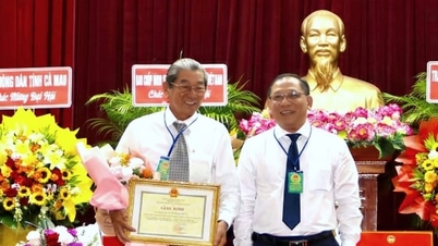 حصل المهندس هو كوانج كوا على شهادة تقدير من رئيس لجنة الشعب لمدينة كان ثو