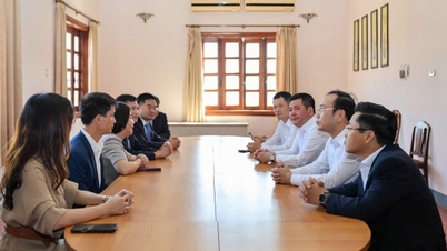 Minister Nguyen Hong Dien besuchte das vietnamesische Handelsbüro und arbeitete mit ihm zusammen.