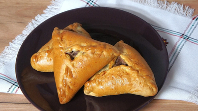 Temukan echpochmak - kue segitiga cantik dari Rusia