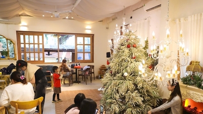 Banyak kedai kopi yang mengesankan dengan suasana Natal ala Eropa.