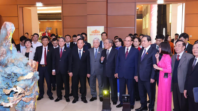 افتتاح متحف الجمعية الوطنية وإصدار مجموعة طوابع تذكارية بمناسبة الذكرى الثمانين للجمعية الوطنية الفيتنامية