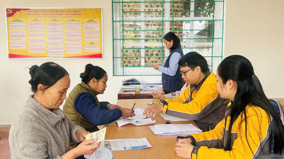Aide financière aux personnes touchées par les inondations à Cao Bang