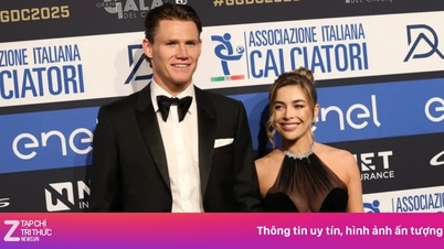 Pacar McTominay memakai pakaian tembus pandang