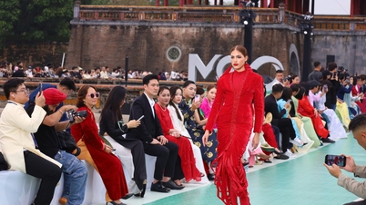 Yaklaşık 80 güzellik, Hue'nin kadim başkentinden ilham alan bir koleksiyon sergiliyor