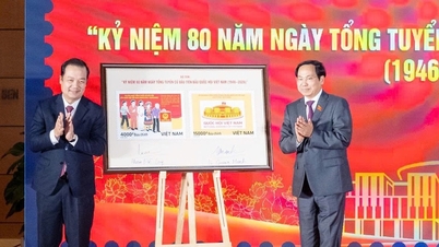 Émission d'une série de timbres commémorant le 80e anniversaire de l'Assemblée nationale vietnamienne