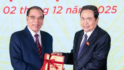 Lancering van 4 boeken ter ere van het 80-jarig bestaan ​​van de Vietnamese Nationale Assemblee