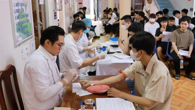 La comuna de Thap Muoi implementa un chequeo médico para el servicio militar, preparándose para el reclutamiento militar en 2026.