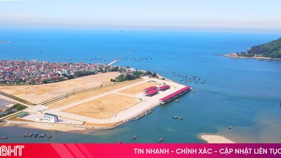 ຊາວ​ປະ​ມົງ​ຕື່ນ​ເຕັ້ນ​ເມື່ອ​ທ່າ​ກຳ​ປັ່ນ​ຫາ​ປາ​ທີ່​ທັນ​ສະ​ໄໝ​ທີ່​ສຸດ​ຢູ່​ພາກ​ກາງ​ເປີດ​ນຳ​ໃຊ້