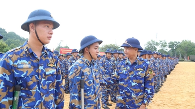 យុទ្ធនាការ Quang Trung៖ កងទ័ពជើងទឹកភូមិភាគទី៤ ជួយប្រជាជនសាងសង់ និងជួសជុលផ្ទះ