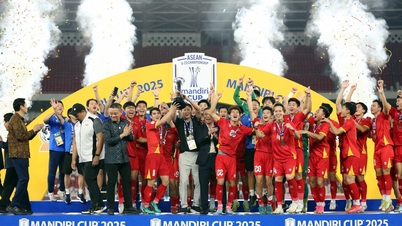 U22 ຫວຽດນາມ ຄວ້າຫຼຽນຄຳຊີເກມ: ຕຳແໜ່ງ “ກະສັດ” ຂອງບານເຕະອາຊີຕາເວັນອອກສ່ຽງໃຕ້