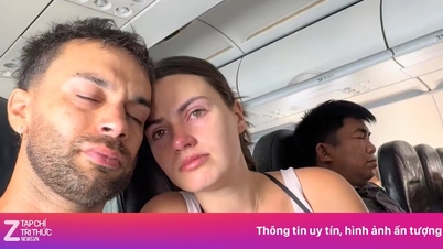 Cặp đôi khách Australia ôm nhau khóc trên chuyến bay rời Đà Nẵng