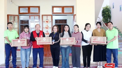 Υποστήριξη εξοπλισμού φιλτραρίσματος νερού για φτωχά νοικοκυριά στην κοινότητα Muong Khieng