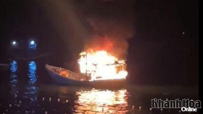Fishing boat caught fire fiercely at night
