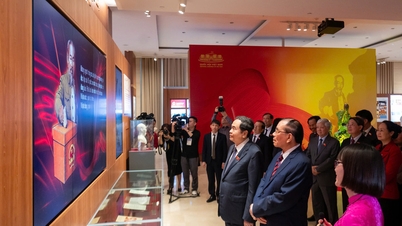 베트남 국회박물관에는 약 1,000점의 사진, 문서, 250개의 유물이 보관되어 있습니다.