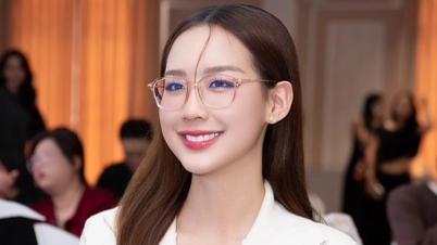 2 indispensable accessories for the 1.86m beauty queen who speaks English "like the wind"