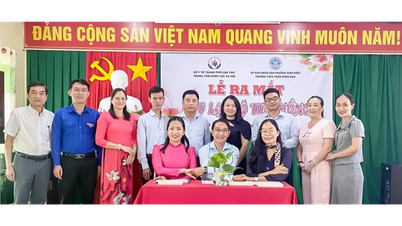 Открытие молодежного клуба средней школы Тран Хынг Дао