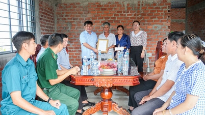 Η κοινότητα Binh Hoa παρέχει χρήματα για να υποστηρίξει τη σταθεροποίηση των κατοίκων στις παραμεθόριες περιοχές.