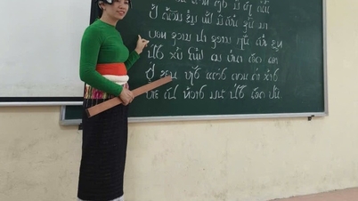 Seorang guru di dataran tinggi dan perjalanan melestarikan aksara Thailand untuk generasi muda