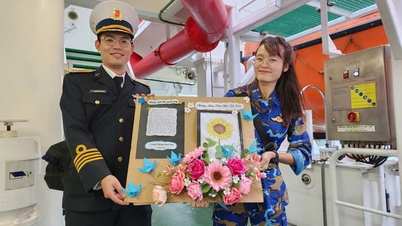 دور دراز جزیروں پر بحریہ کے سپاہیوں کو بھیجنے کے لیے 'لہروں کو عبور کرتے ہوئے' استاد اور خطوط