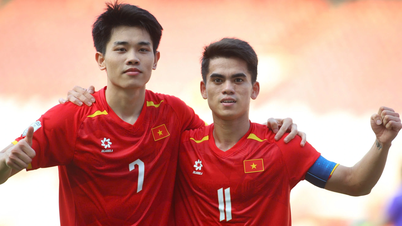 Extrem starke vietnamesische U23 gegen Laos: 1,91 m großer Torwart in der Startelf, Van Khang und Dinh Bac sind unverzichtbar.