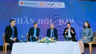 결의안 71에서 Khanmigo까지: 교육에서 디지털 변혁의 중심이 되는 교사의 역할 확인