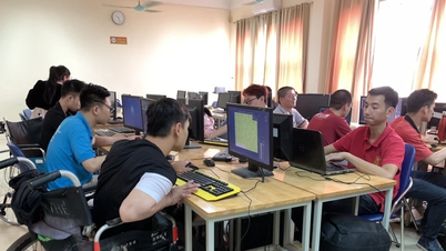 As taxas de matrícula continuarão isentas após a implementação de um sistema de governo de dois níveis?