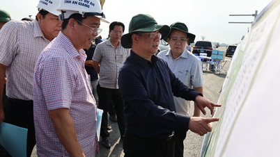 Ο πρόεδρος της Λαϊκής Επιτροπής της Επαρχίας An Giang, Ho Van Mung, επιθεώρησε την πρόοδο των εργασιών κατασκευής της φάσης 1 του αυτοκινητόδρομου ταχείας κυκλοφορίας Chau Doc - Can Tho - Soc Trang.