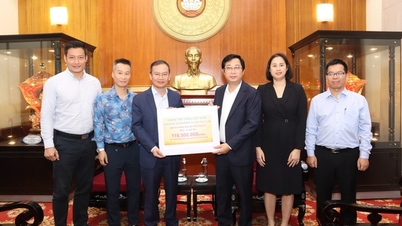 베트남 스포츠 대표단, 폭풍과 홍수 피해 주민들 지원 위해 기부